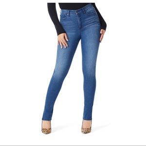 Sofia Jeans by Sofia Vergara Women's
Rosa Curvy Super High-Rise Skinny
Ankle Jea